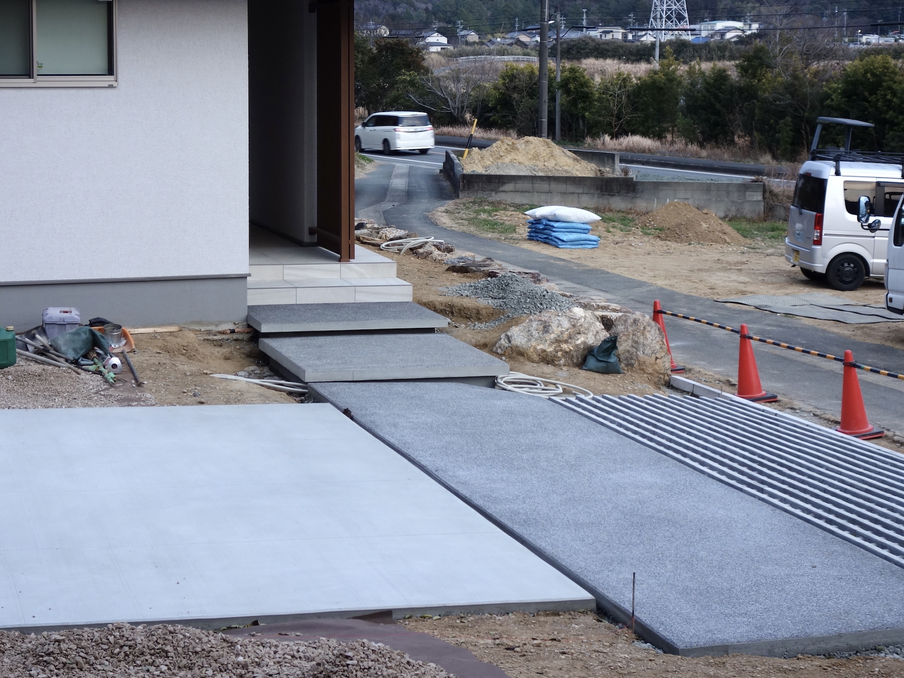 浮き階段と洗い出し