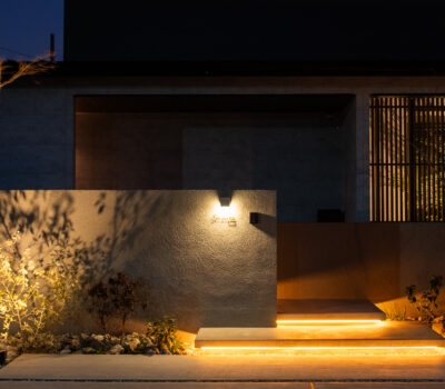 足元の安全と意匠性を両立。間接照明を活かした階段ライティングの魅力